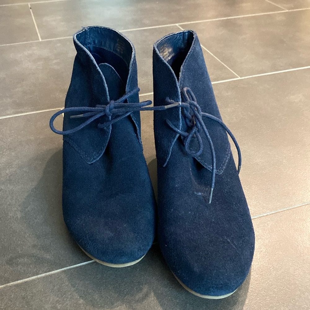Crown Vintage womens navy blue suede heeled leather booties size 9